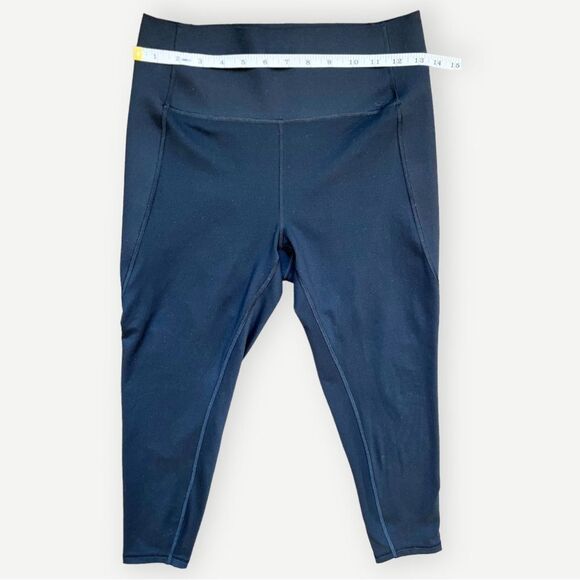 Gap Gapfit Black Athleisure Workout Cropped Stretch Gym Leggings. Medium. - Picture 4 of 8